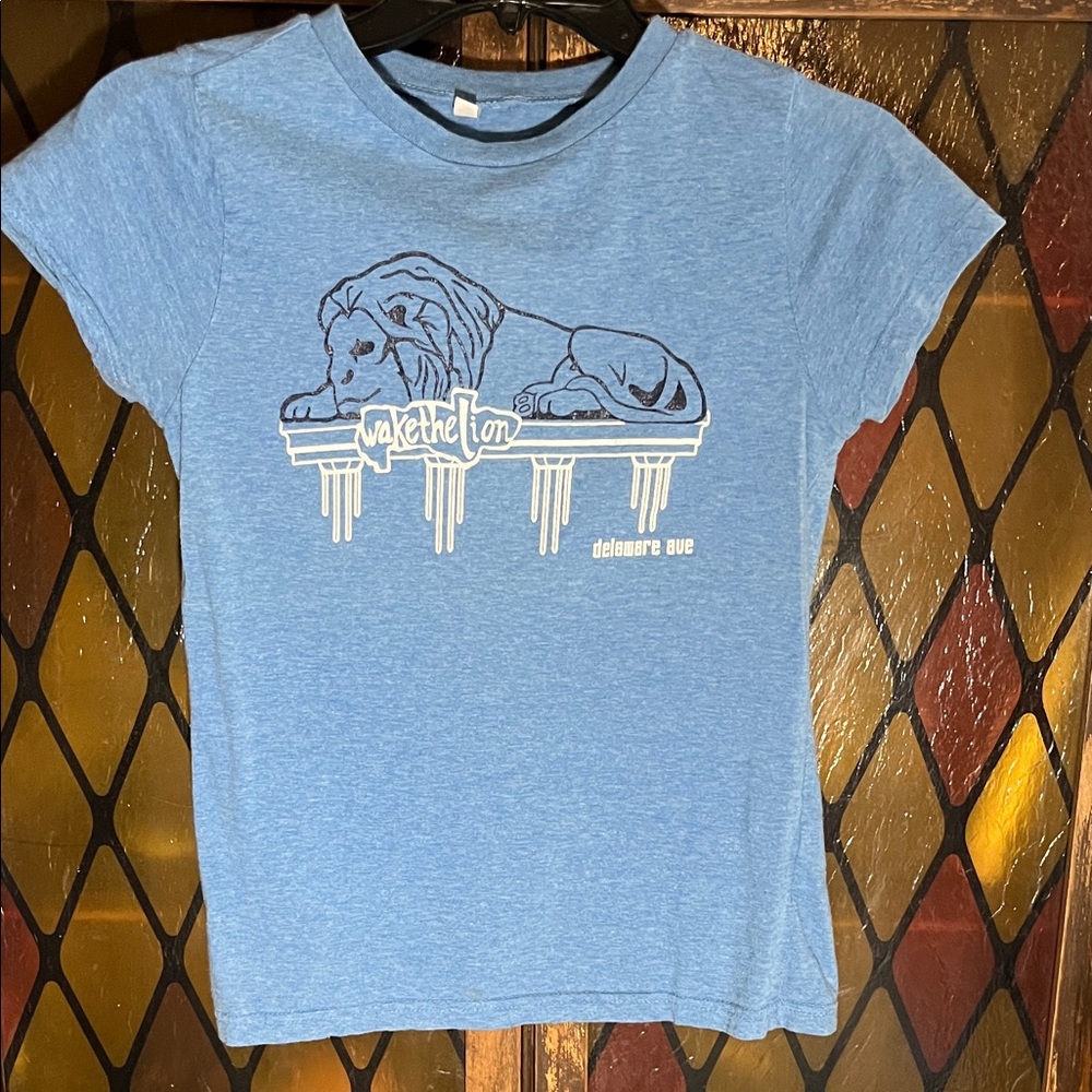 RARE Wake the lion- City Love Buffalo Graphic T-Shirt. Delaware Ave,Buffalo NY